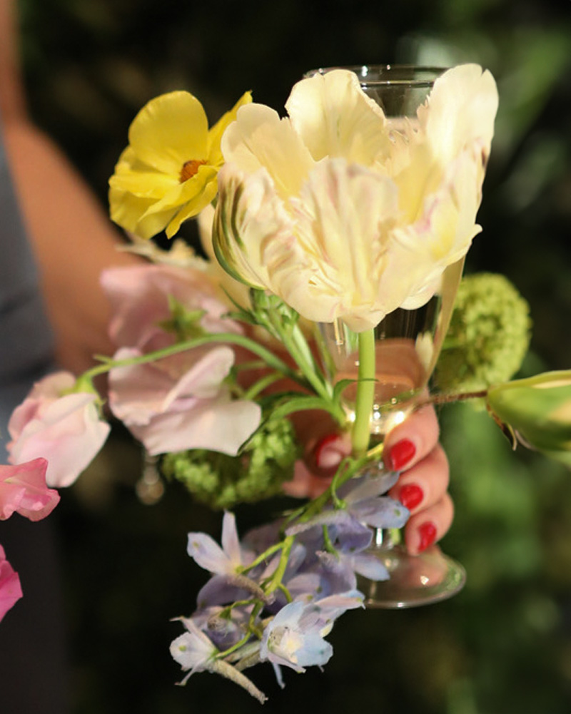 Interflora-Nyår-Champagne-Glas-Blommor.jpg